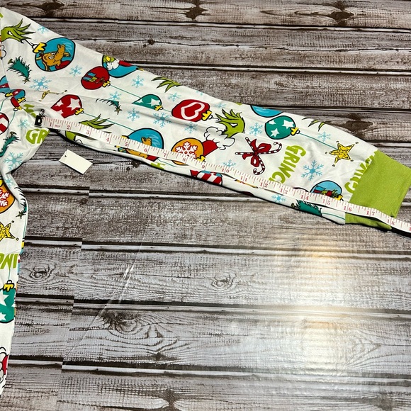 Grinch Woman’s Pajamas - Festive Green and White Size Medium - Picture 4 of 5